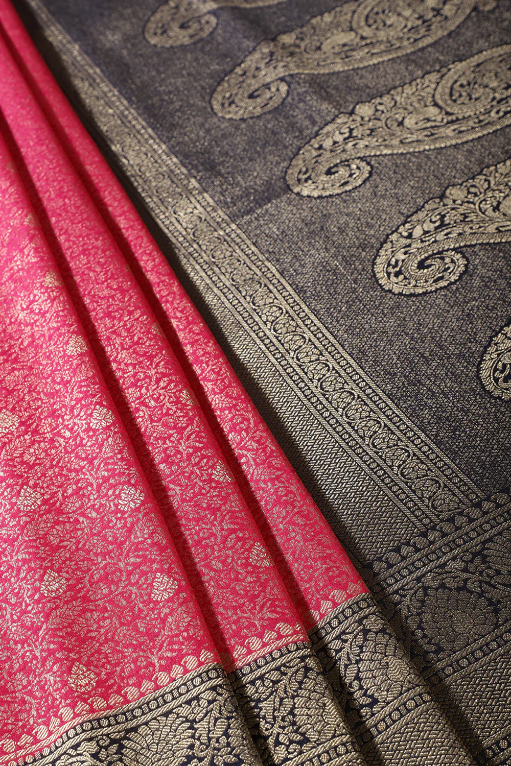 Magenta & Navy Dual Toned Soft Silk Zari Woven Saree - Image 2