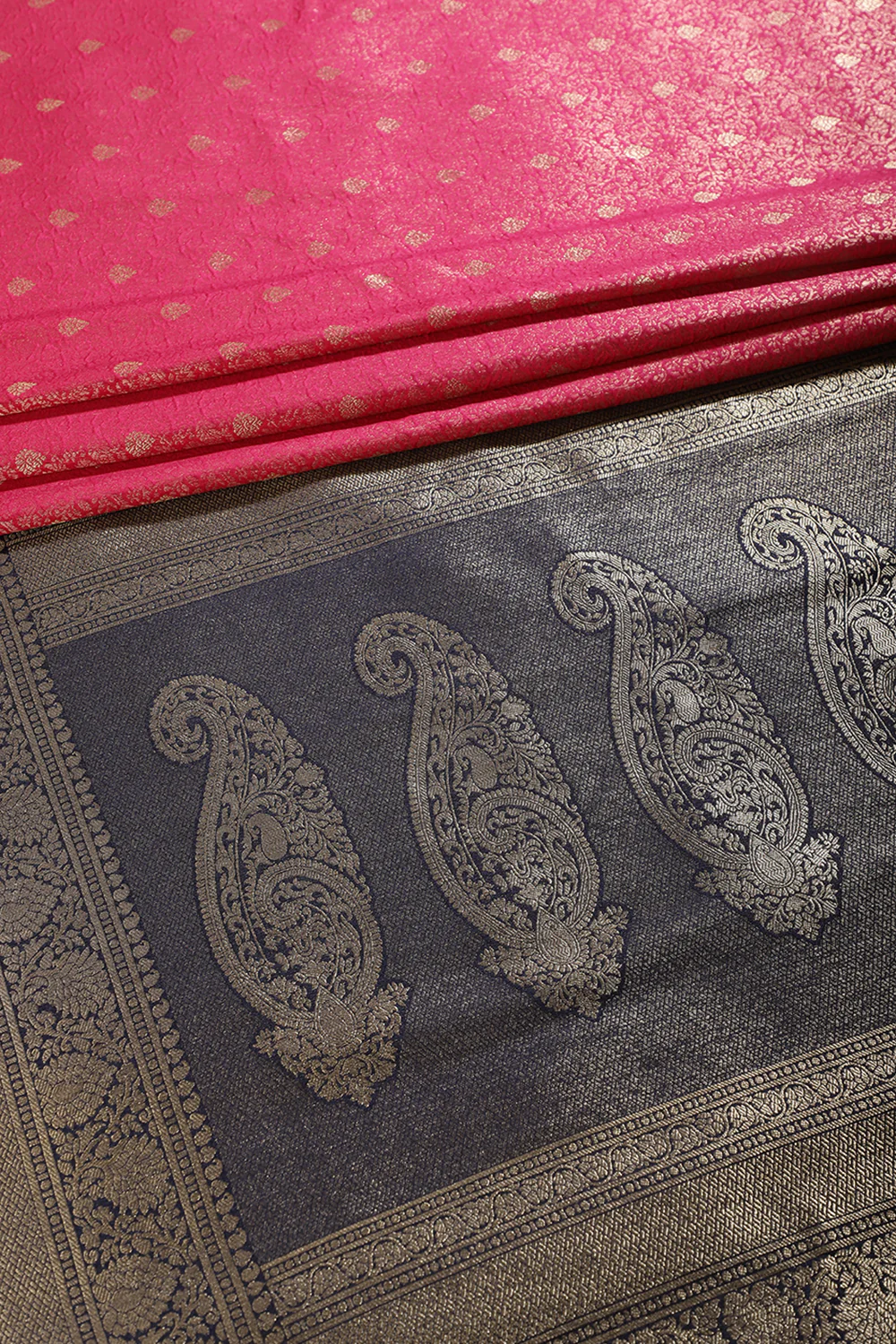 Magenta & Navy Dual Toned Soft Silk Zari Woven Saree - Image 4
