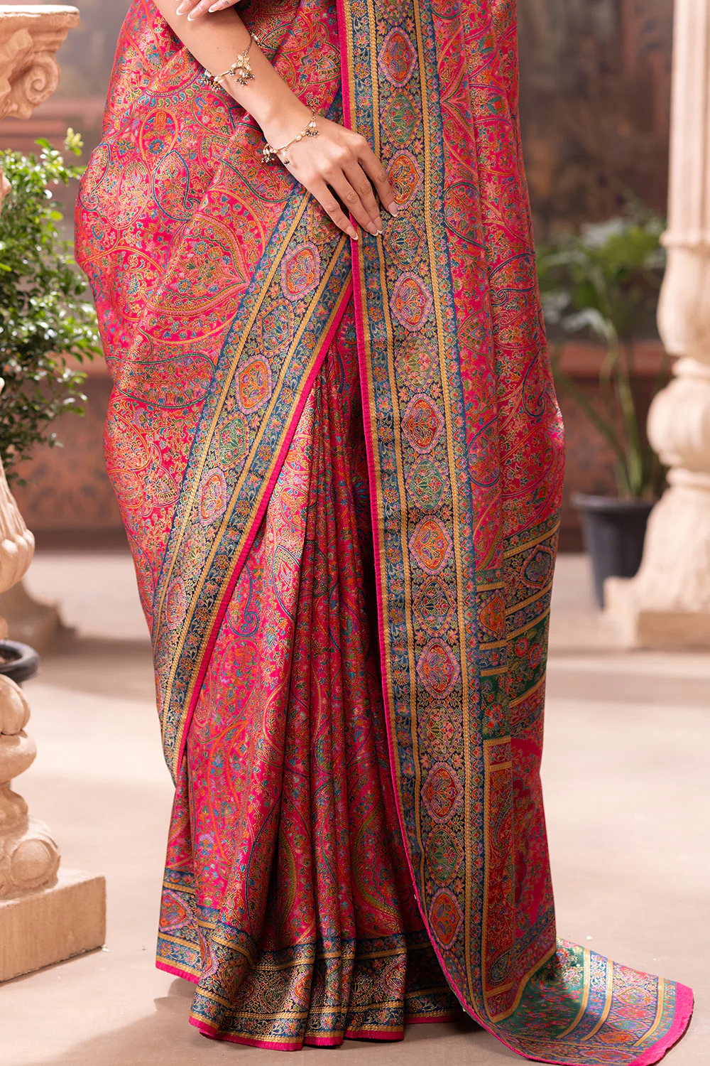 Magenta Pink Position Print Woven Silk Saree - Image 8