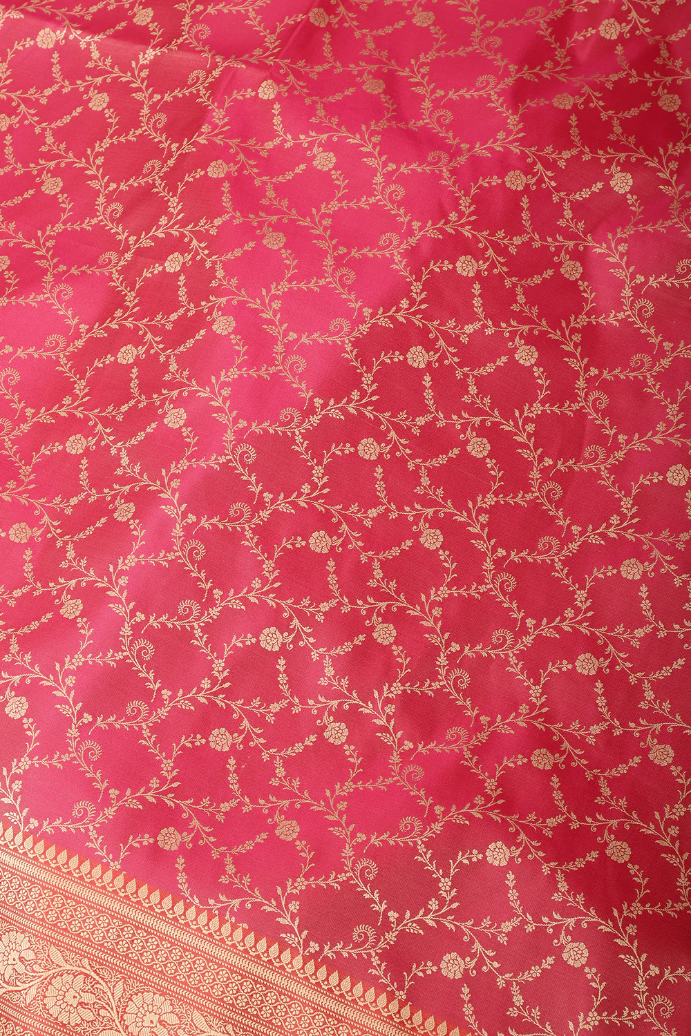 Magenta & Red Dual Toned Silk Floral Jal Woven Saree - Image 4