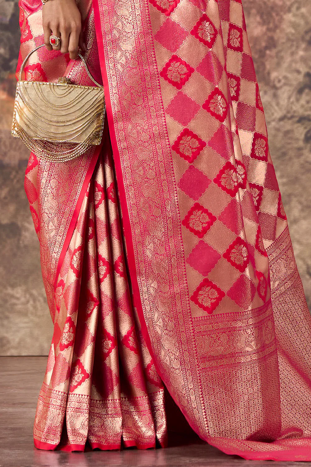 Magenta & Red Silk Zari Woven Saree - Image 3
