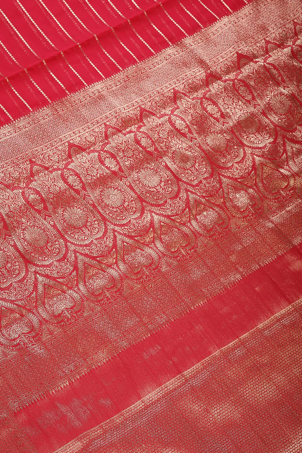 Magneta Color Georgette Saree with Zari Pinstripes - Image 4