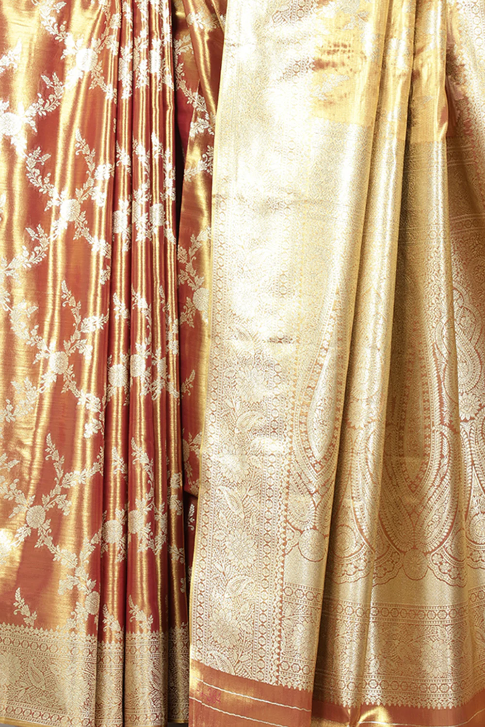 Maroon & Gold Dual Toned Silk Woven Banarsi Saree - Image 2
