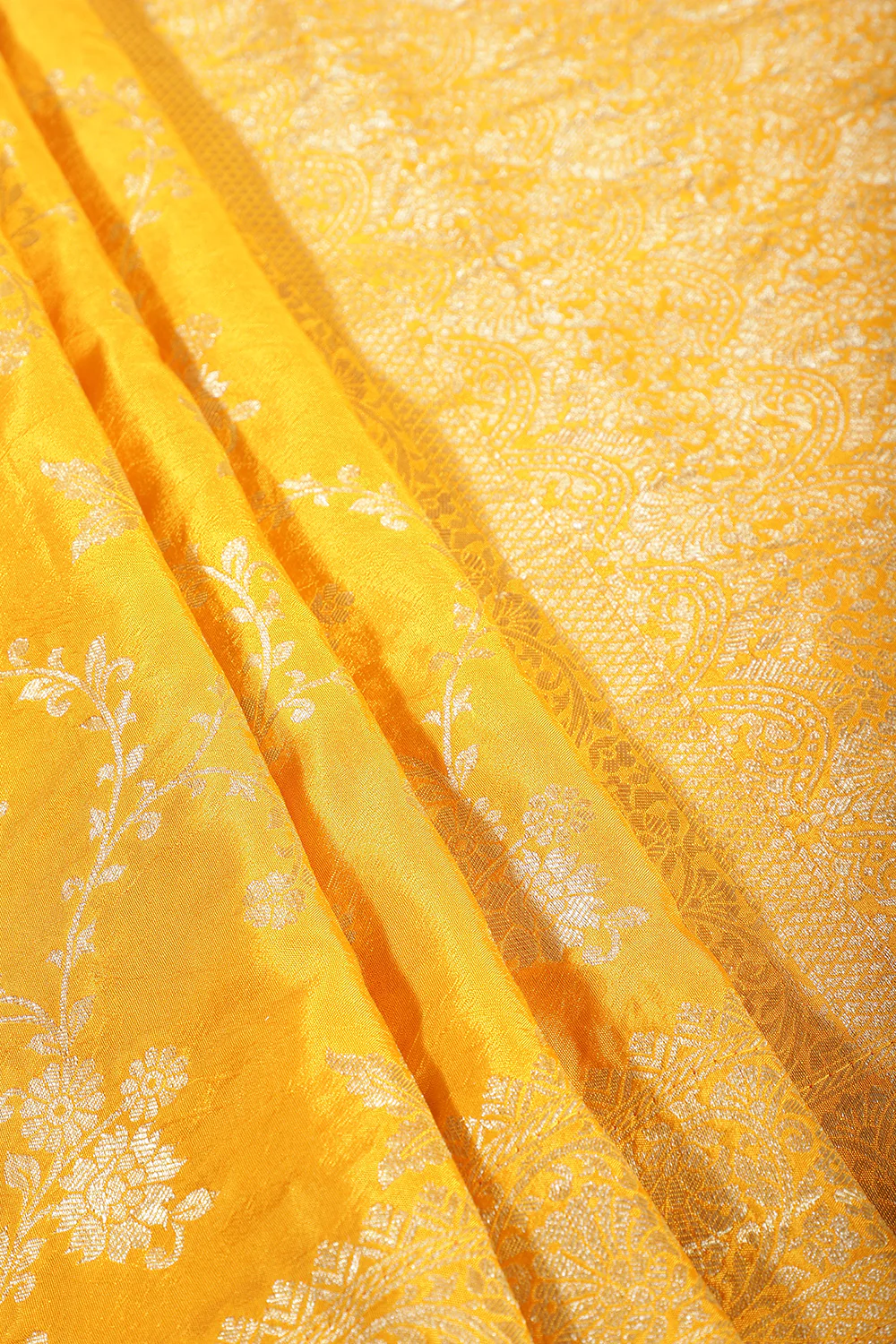 Mustard Banarasi Silk Zari Floral Zaal Woven Saree - Image 9