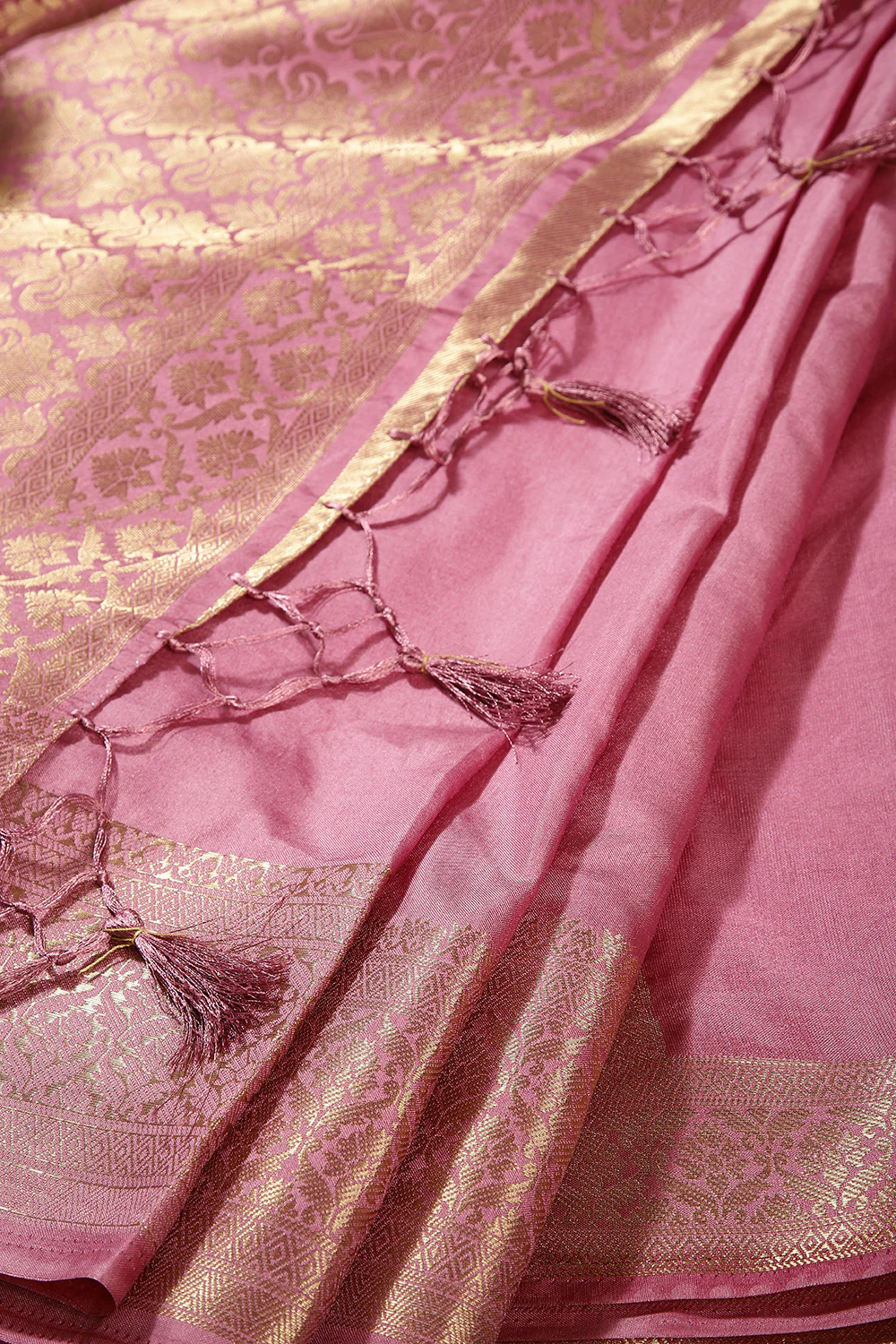 Muted Pink Colour Silk Woven Saree - Image 3
