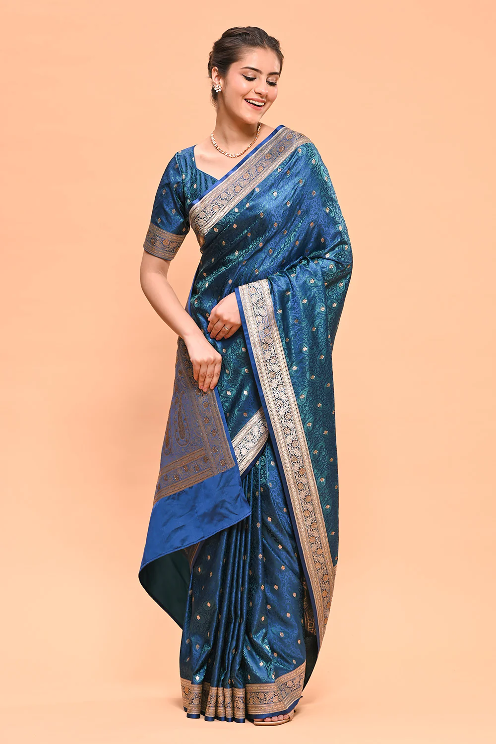 Navy & Green Color Banarasi Silk Woven Saree - Image 4