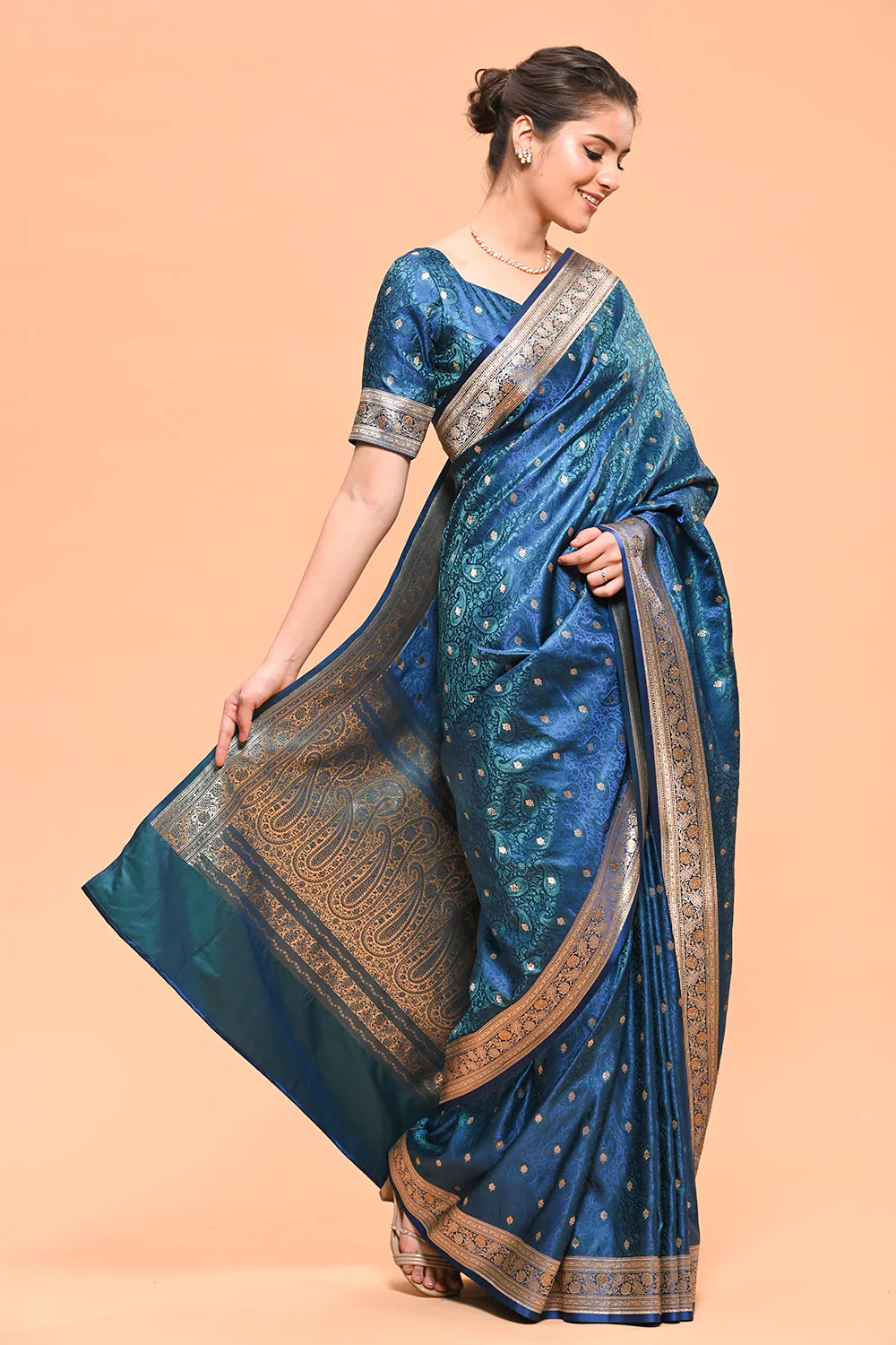 Navy & Green Color Banarasi Silk Woven Saree - Image 6