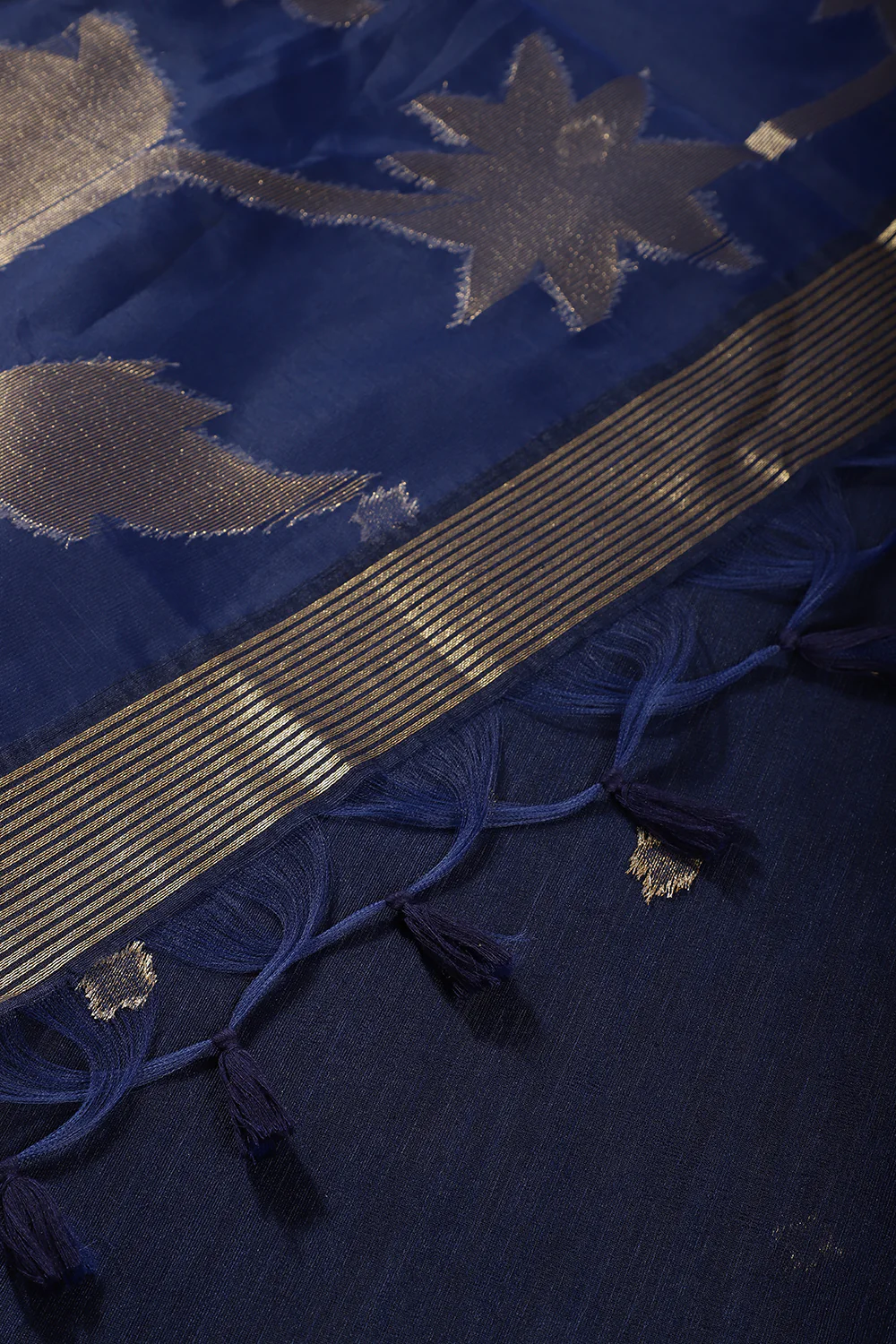 Navy Tussar Silk Floral Zari Woven Saree - Image 4