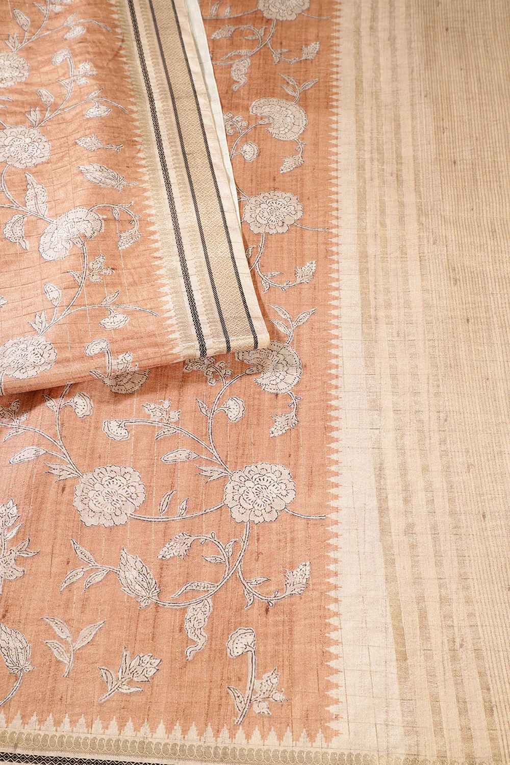 Peach Floral Printed Cotton Silk Saree - Image 4