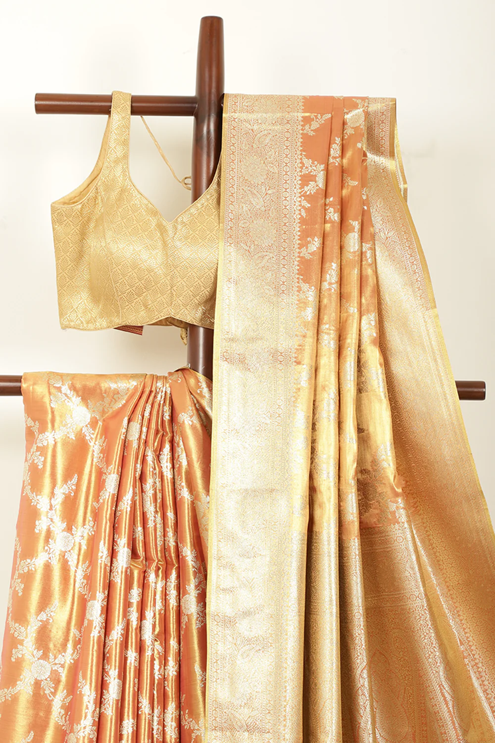Rani & Gold Dual Toned Silk Woven Banarsi Saree - Image 3