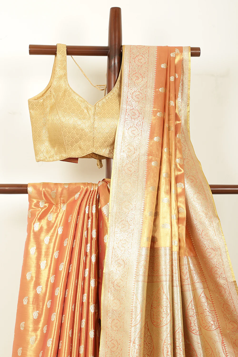 Rani & Gold Dual Toned Silk Woven Saree - Image 3