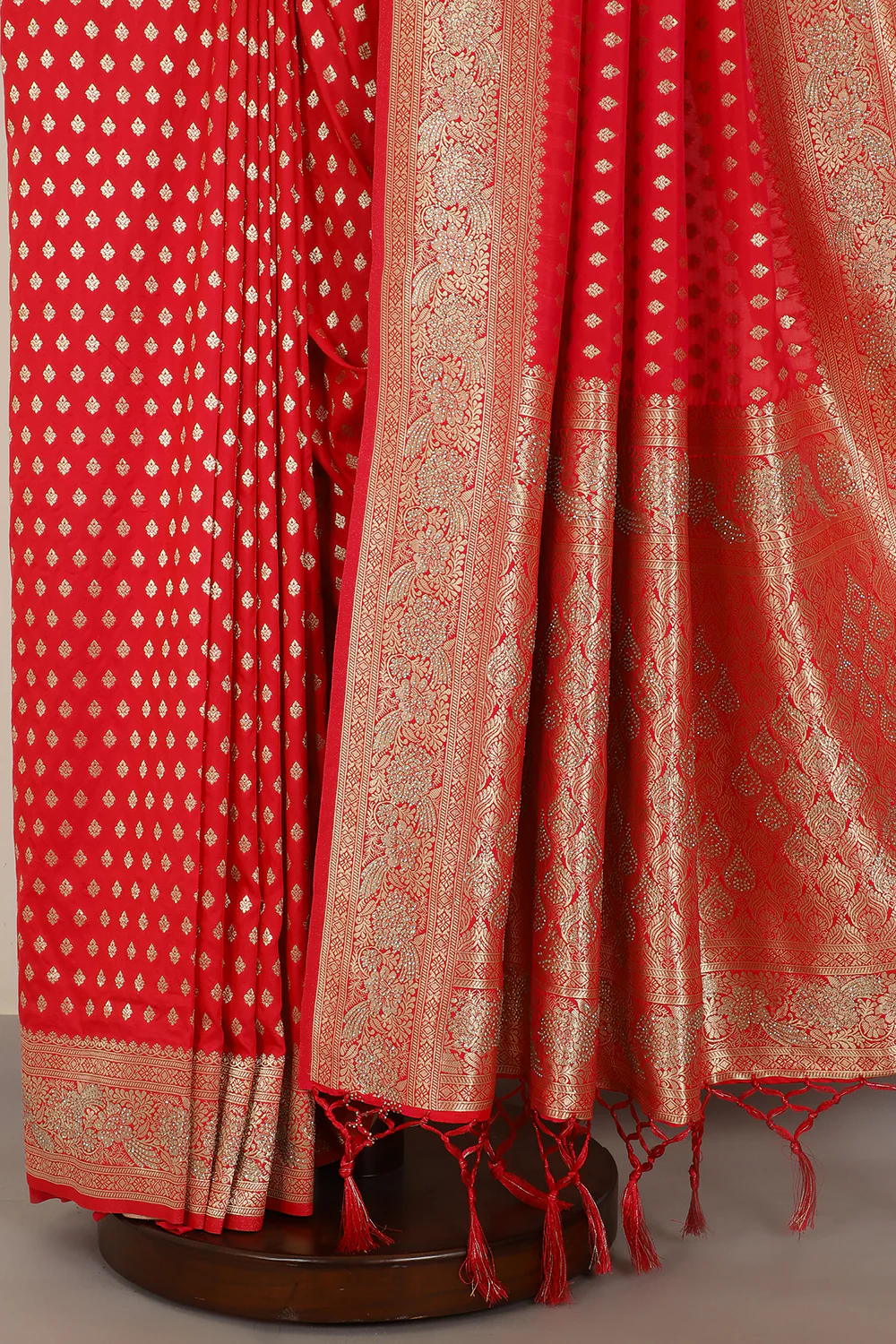 Rani Silk Zari Woven And Swaroski Work Saree - Image 5