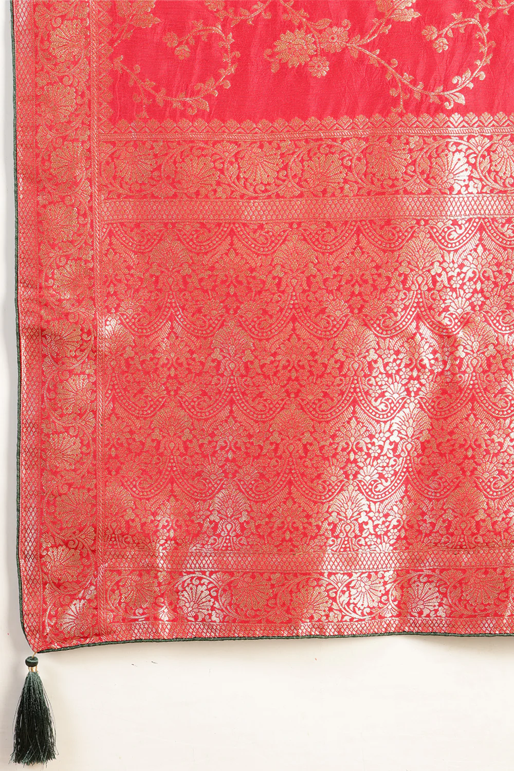 Red Banarasi Silk Zari Floral Zaal Woven Saree - Image 11