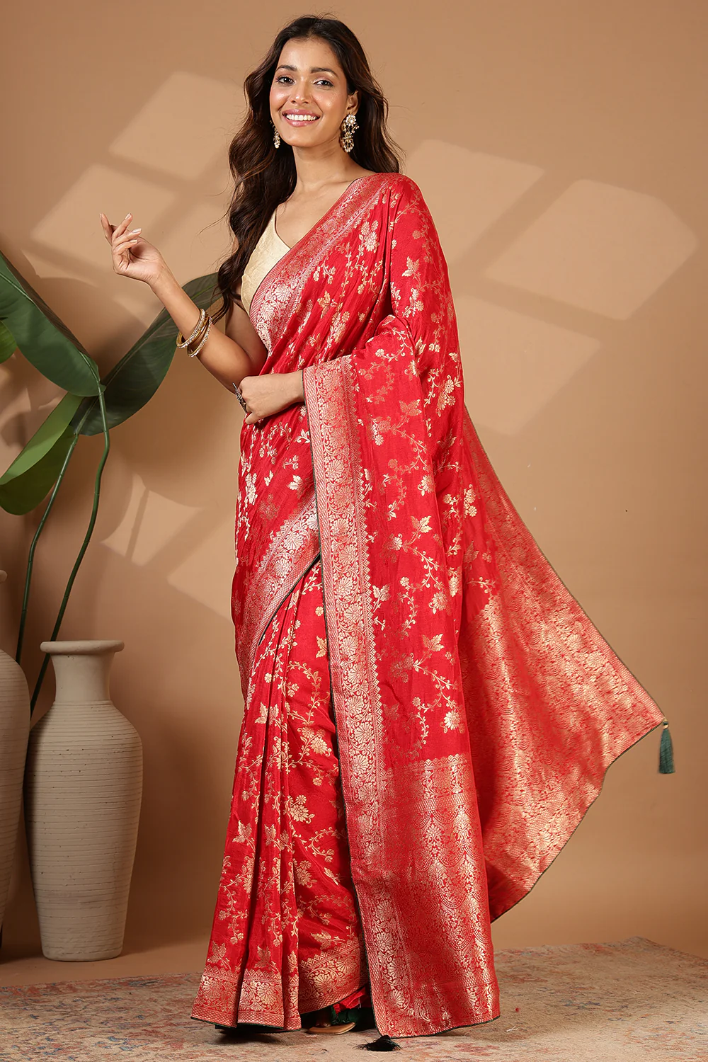 Red Banarasi Silk Zari Floral Zaal Woven Saree - Image 2