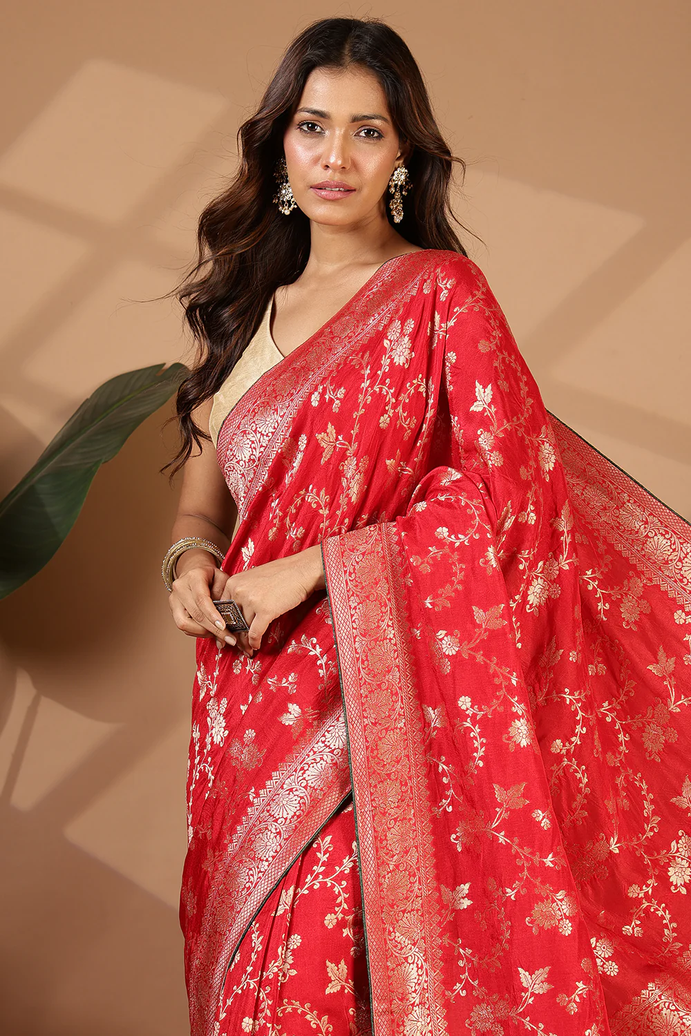 Red Banarasi Silk Zari Floral Zaal Woven Saree - Image 6