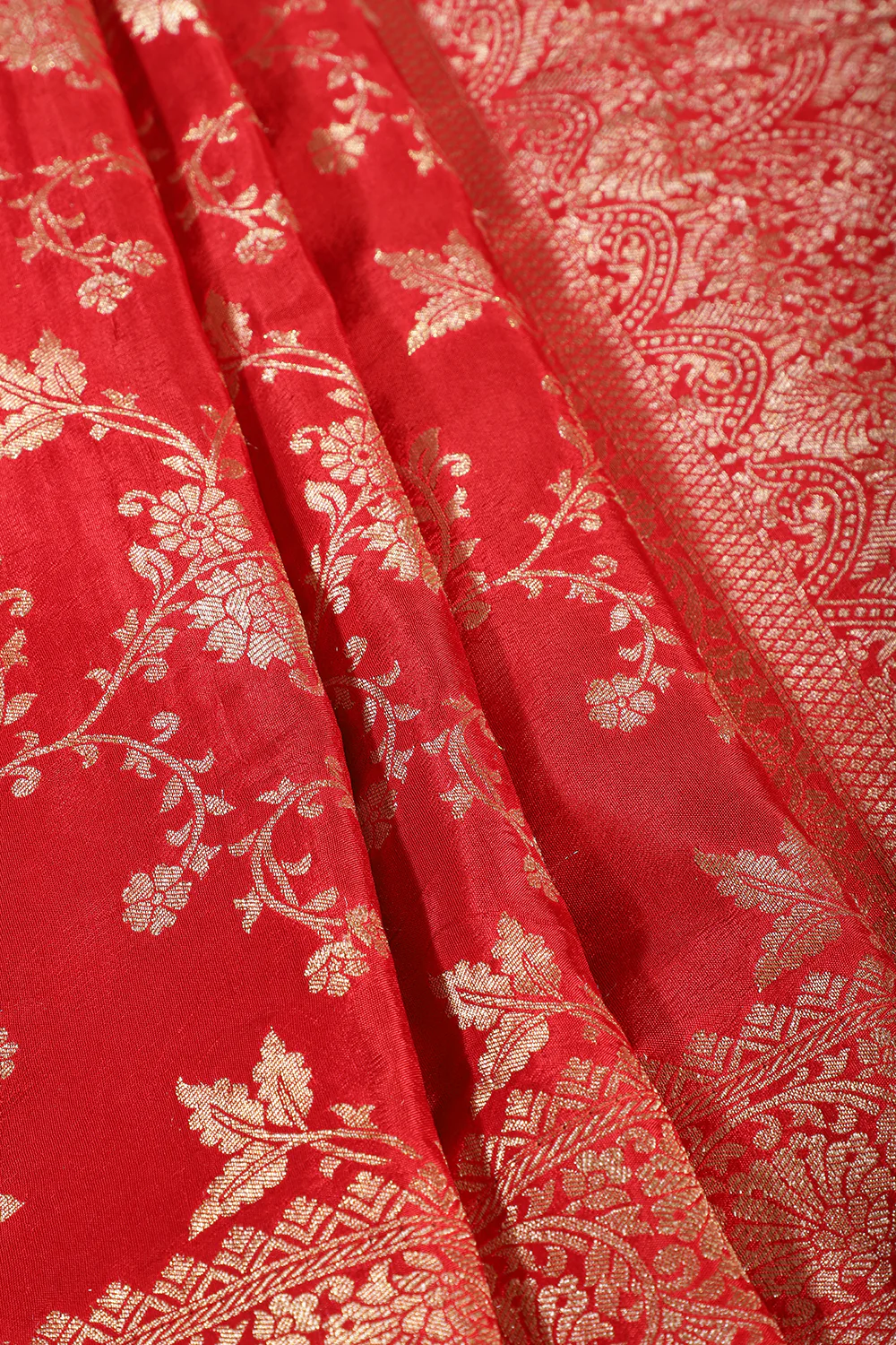 Red Banarasi Silk Zari Floral Zaal Woven Saree - Image 9
