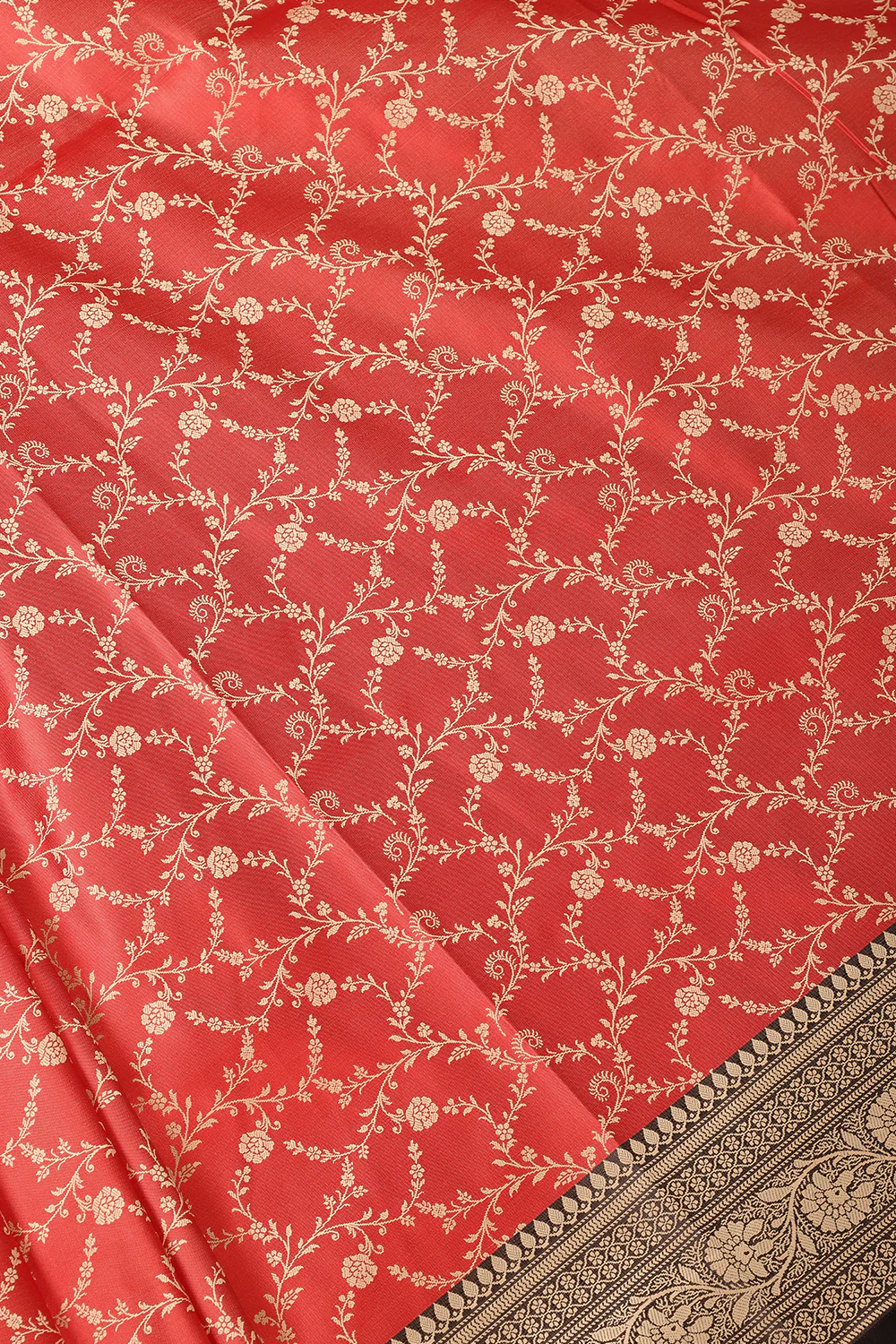 Red & Black Dual Toned Silk Floral Jal Woven Saree - Image 4