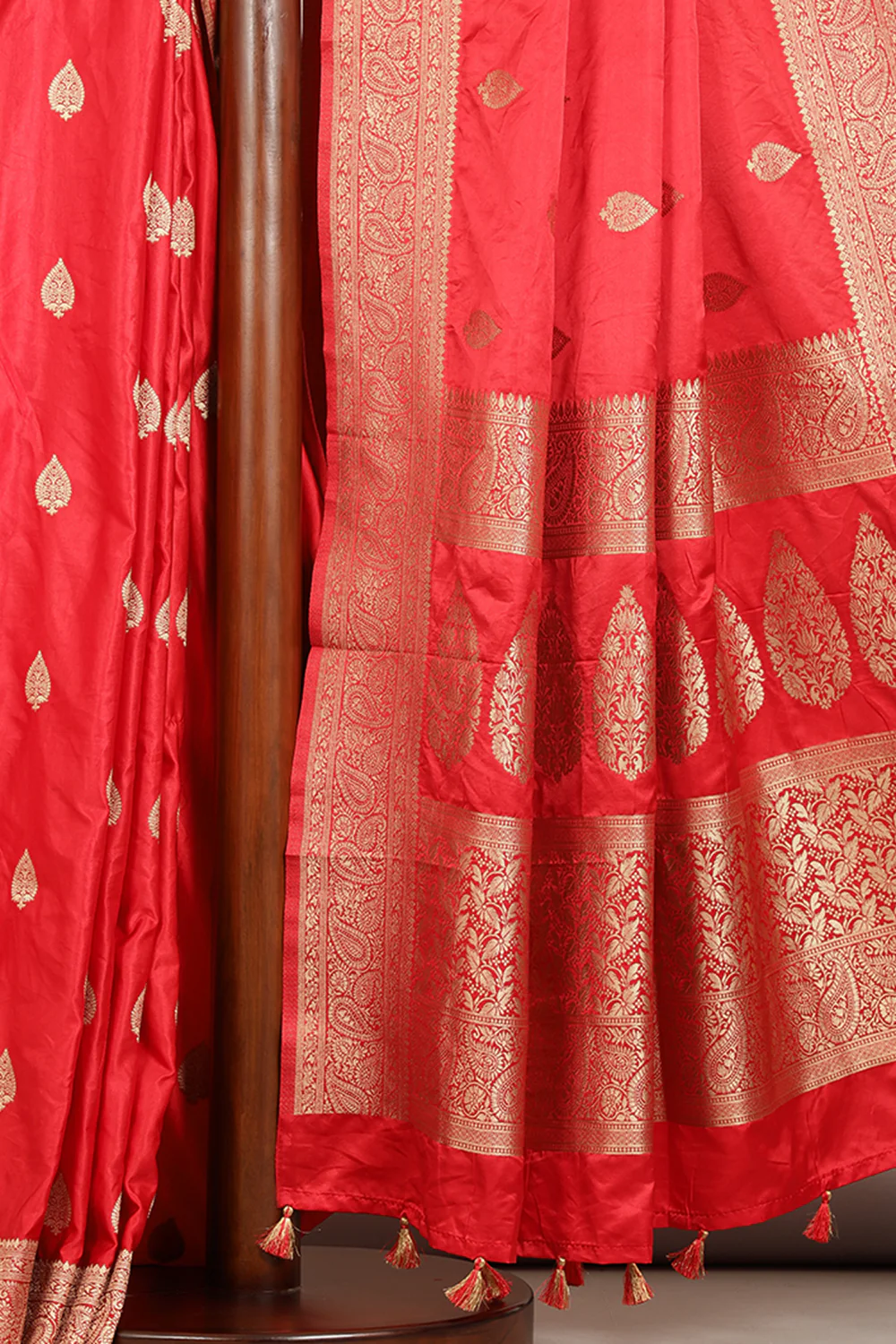 Red Color South Silk Zari Woven Saree - Image 4