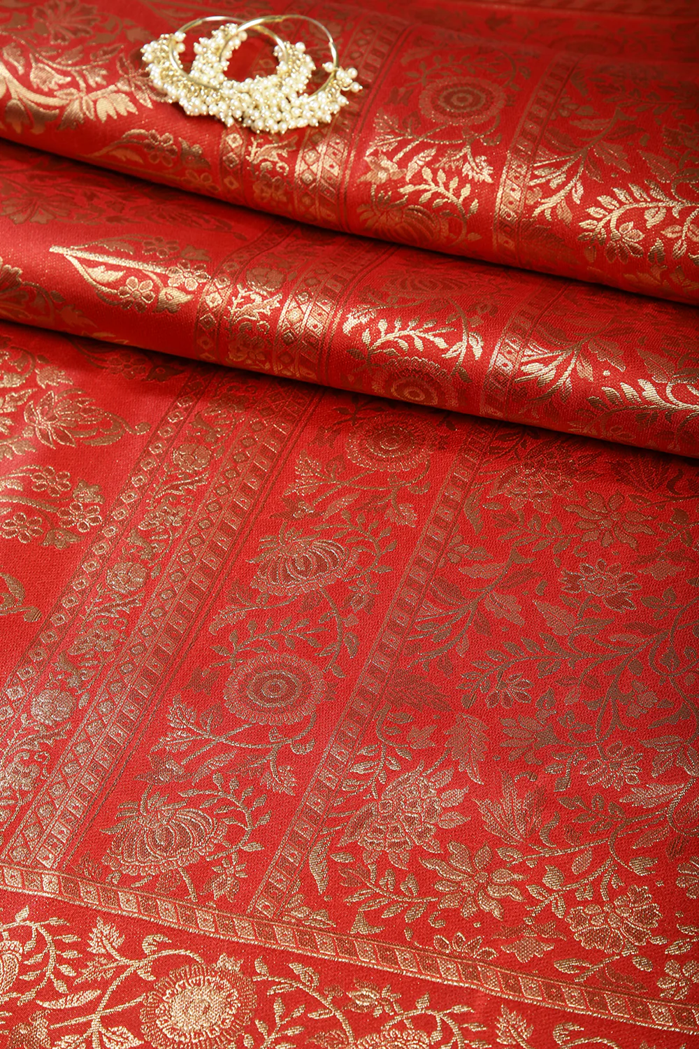 Red Colour South Silk Heavy Woven Saree - Image 3