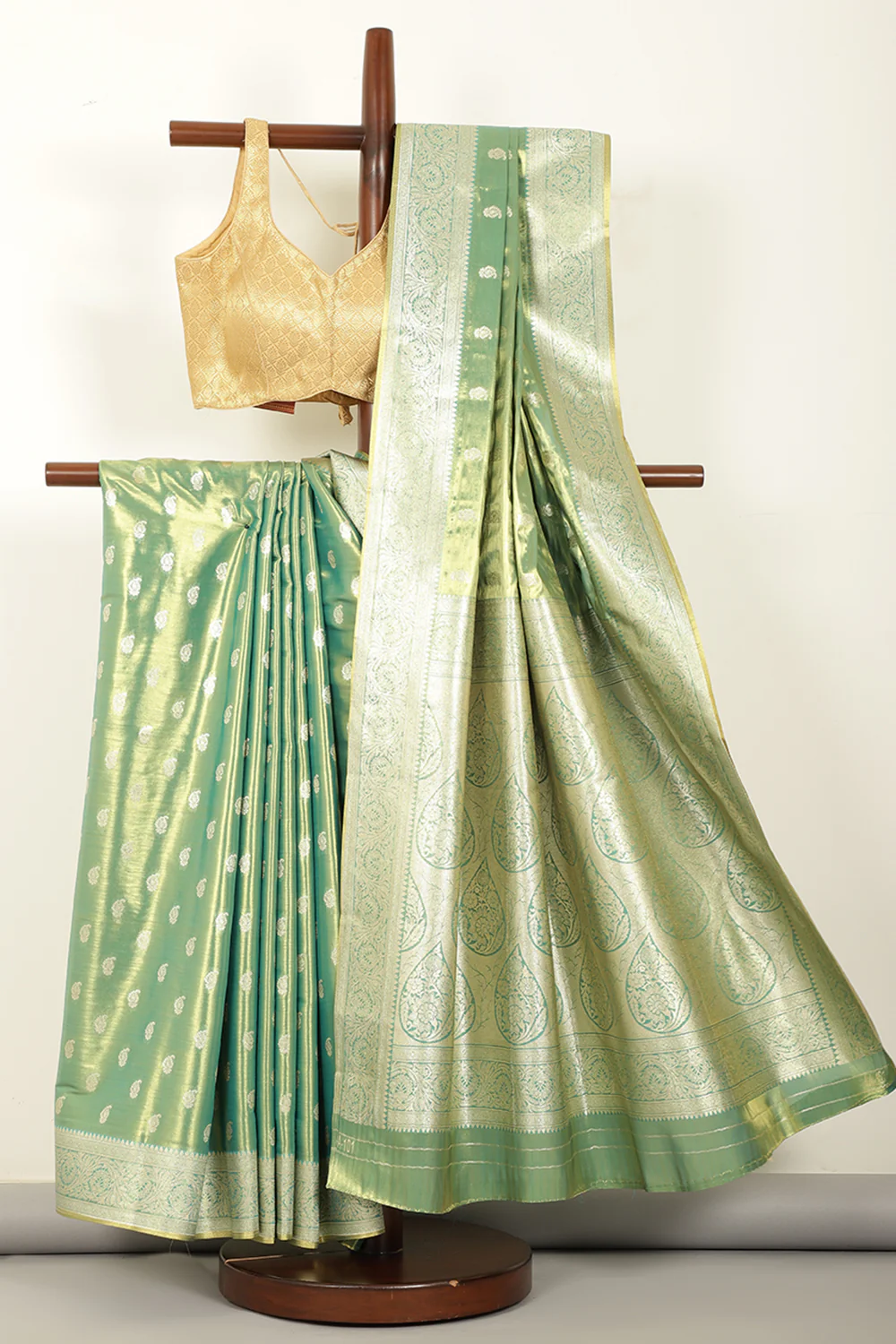 Teal & Gold Dual Toned Silk Woven Saree - Image 4