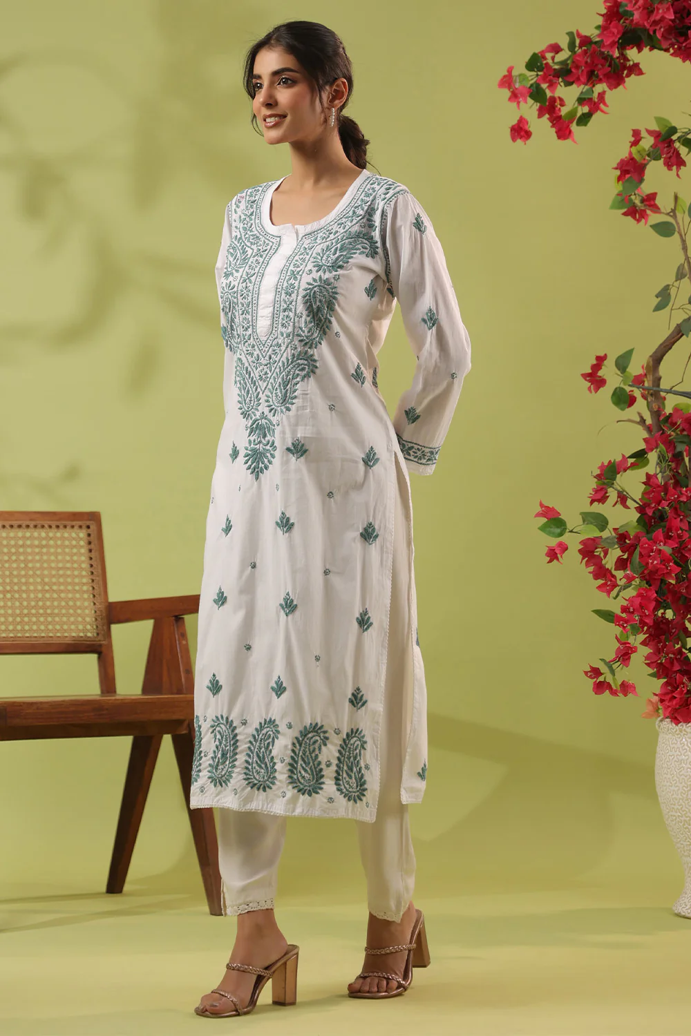 White Resham Embroidered Kurta - Image 3